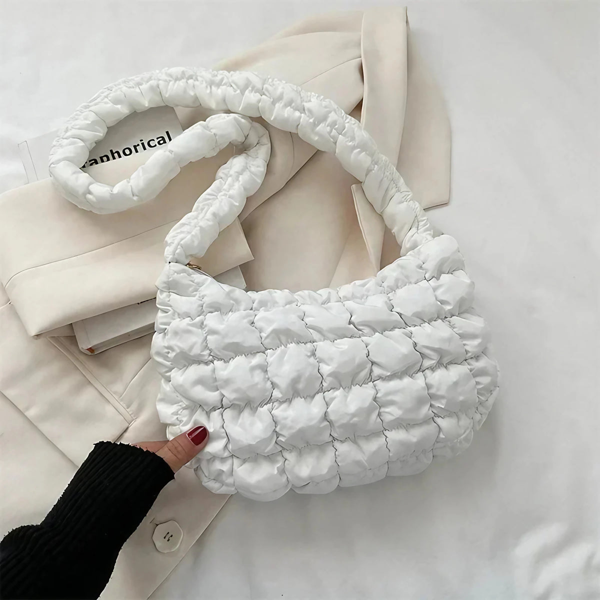 Sac besace femme matelassé effet bulle, bandoulière large, blanc