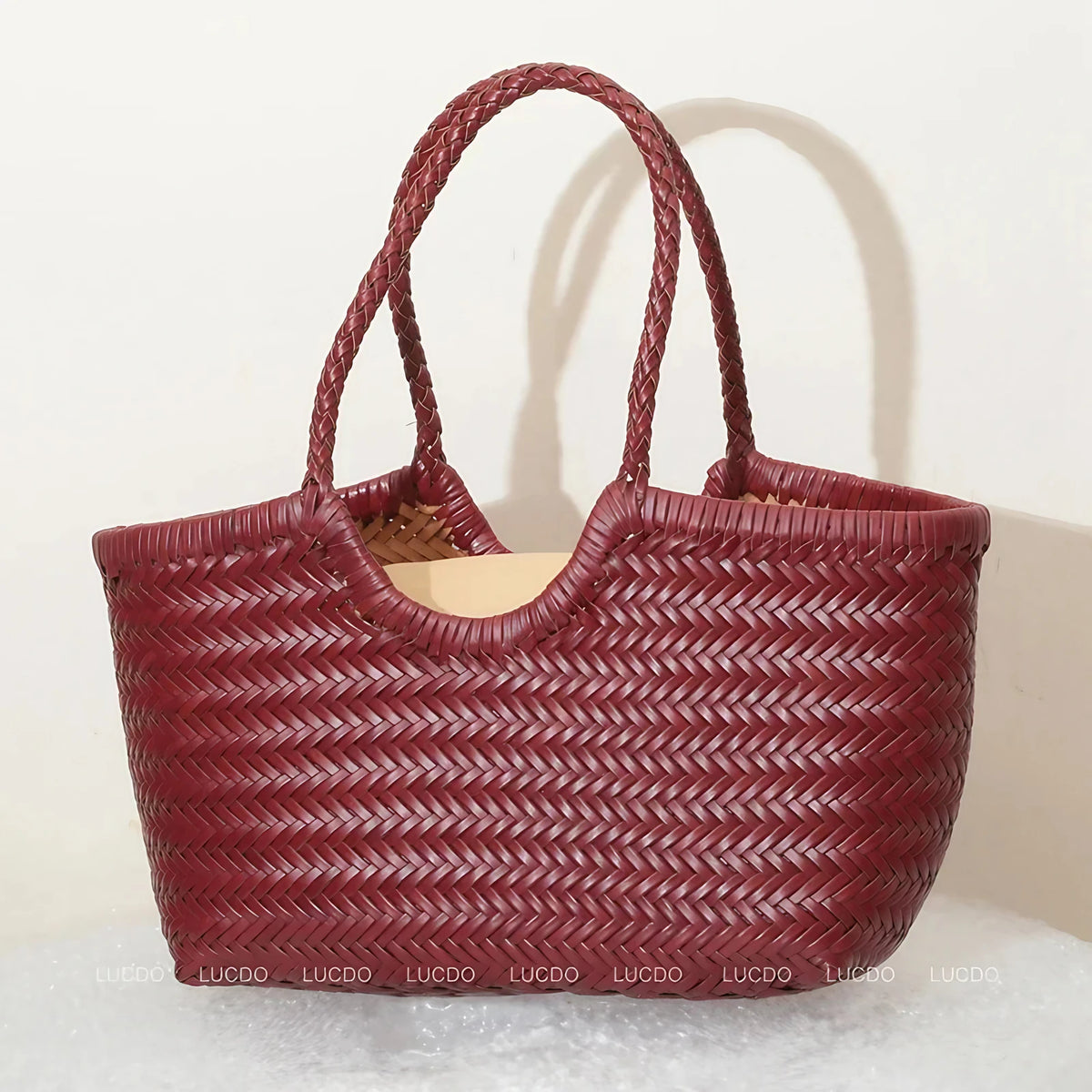 Sac cabas tressé femme porté épaule, pochon intérieur amovible, rouge foncé