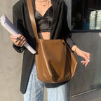 Sac cabas femme en similicuir végan zippé, café ou noir