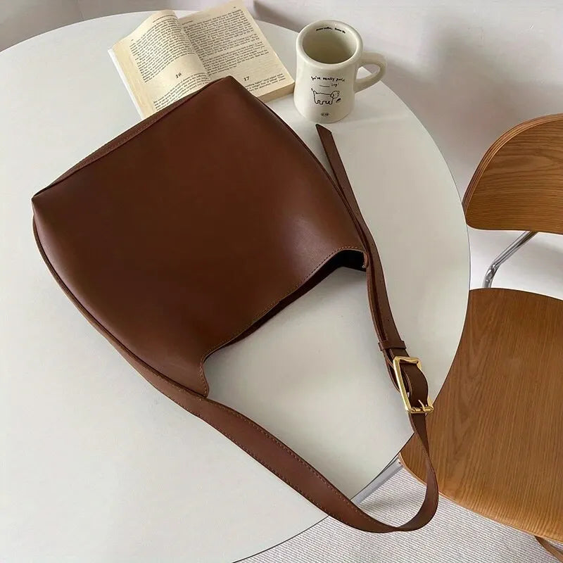 Sac cabas femme en similicuir lisse, détails dorés, anse réglable