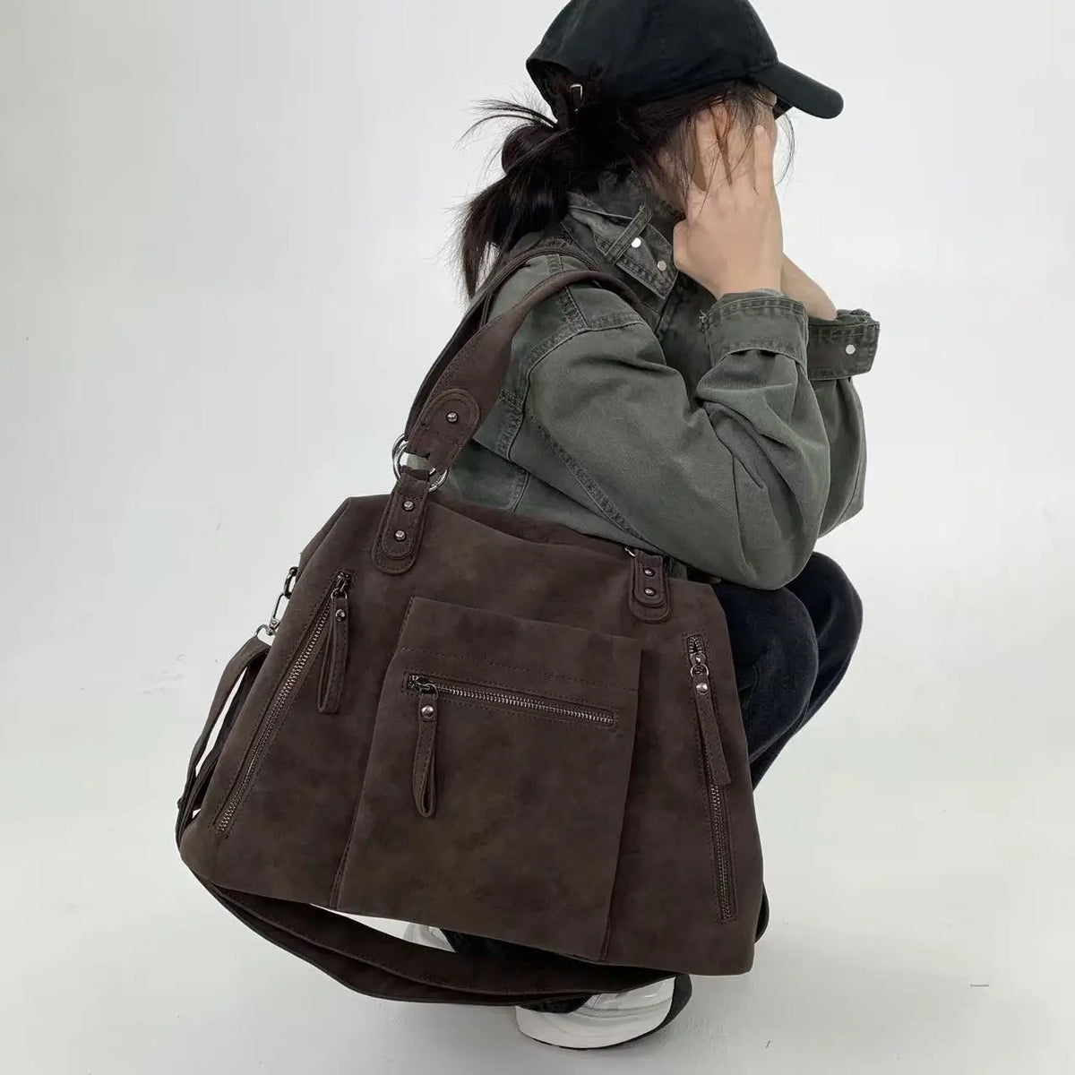Sac cabas femme en suédine marron, forme trapèze, 39 x 31 cm