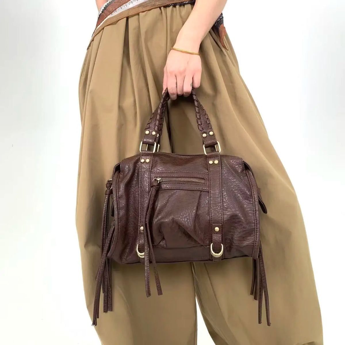Sac cabas femme en similicuir grainé, anses tressées, rivets dorés, marron