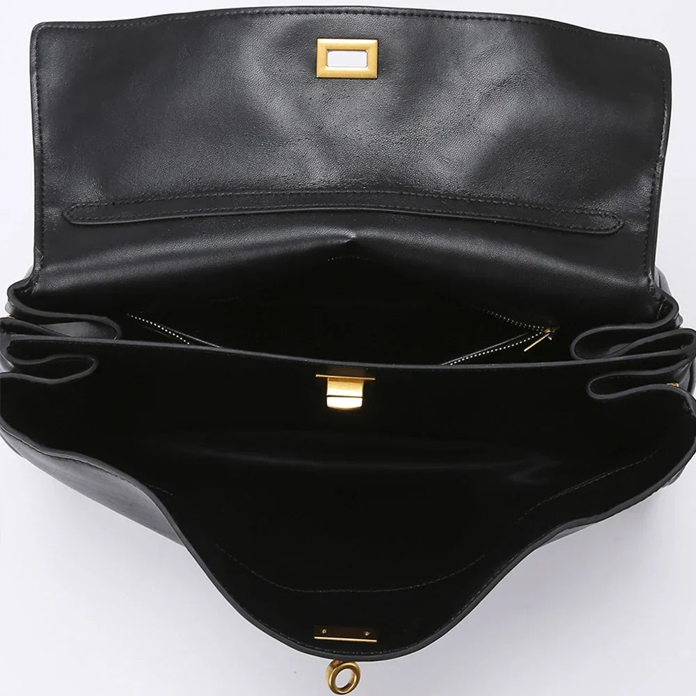 Sac cabas femme à rabat et boucle, finition métal doré ou argenté