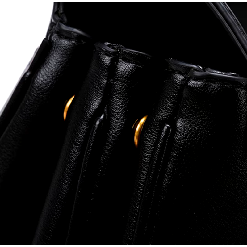 Sac cabas femme à rabat et boucle, finition métal doré ou argenté
