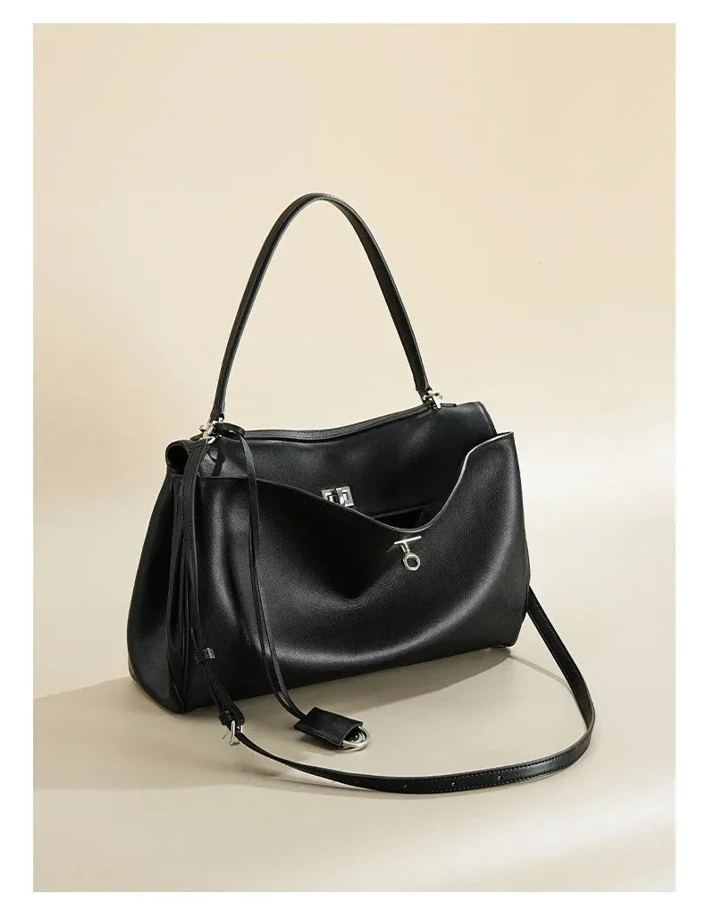 Sac cabas femme à rabat et boucle, finition métal doré ou argenté