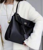 Sac cabas femme à rabat et boucle, finition métal doré ou argenté