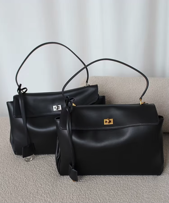 Sac cabas femme à rabat et boucle, finition métal doré ou argenté