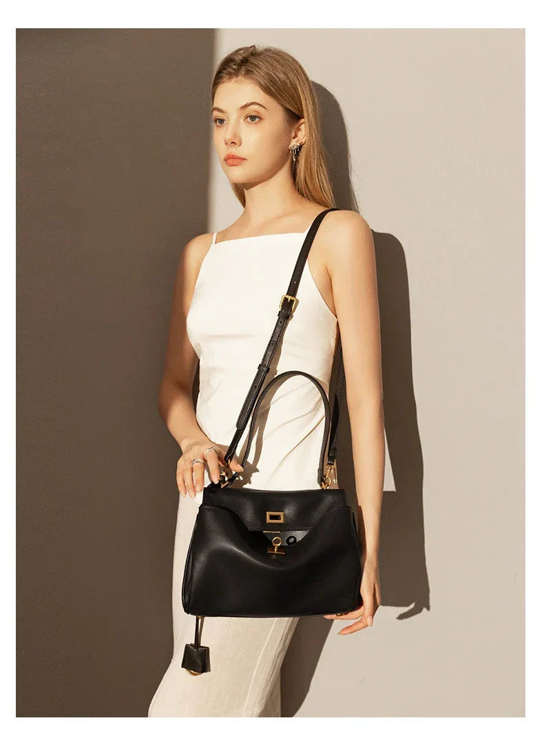 Sac cabas femme à rabat et boucle, finition métal doré ou argenté
