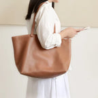 Sac cabas femme évasé, trois poches intérieures, noir ou camel