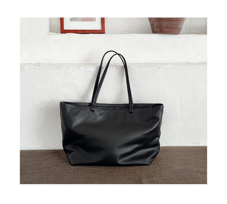 Sac cabas femme évasé, trois poches intérieures, noir ou camel
