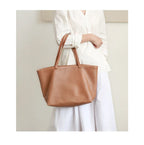 Sac cabas femme évasé, trois poches intérieures, noir ou camel