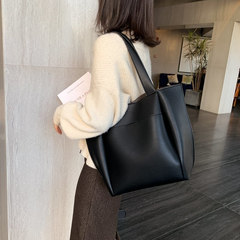 Sac cabas femme noir en similicuir, poche extérieure