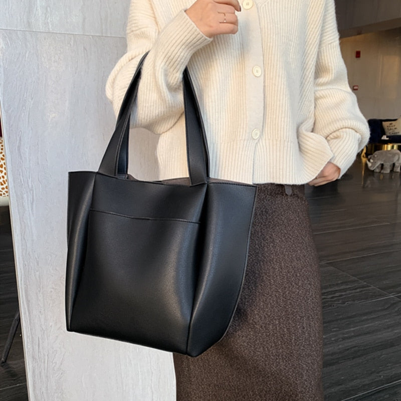 Sac cabas femme noir en similicuir, poche extérieure