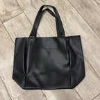 Sac cabas femme noir en similicuir, poche extérieure
