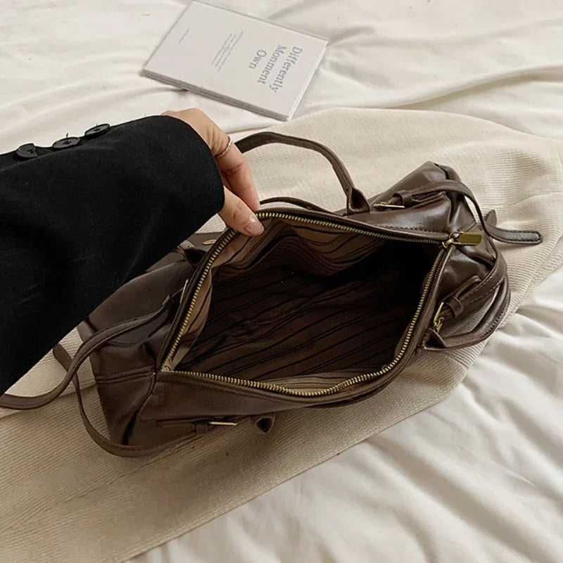 Sac porté épaule femme en similicuir, détails dorés