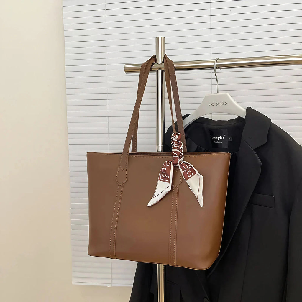 Sac cabas femme porté épaule, foulard décoratif inclus, marron