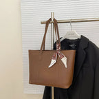 Sac cabas femme porté épaule, foulard décoratif inclus, marron