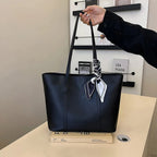 Sac cabas femme porté épaule, foulard décoratif inclus, noir