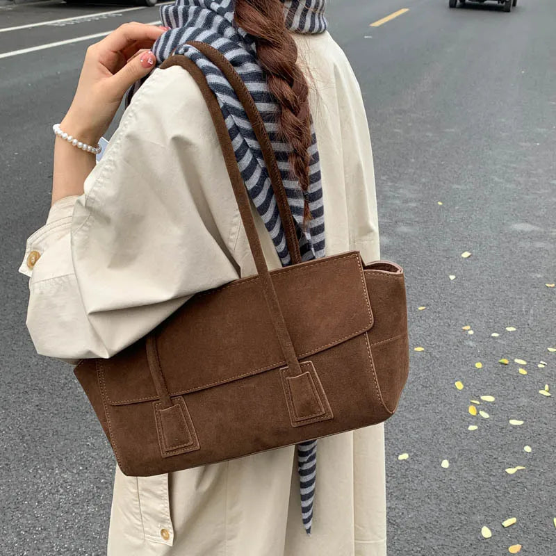 Sac porté épaule femme en faux daim, à rabat, cinq coloris