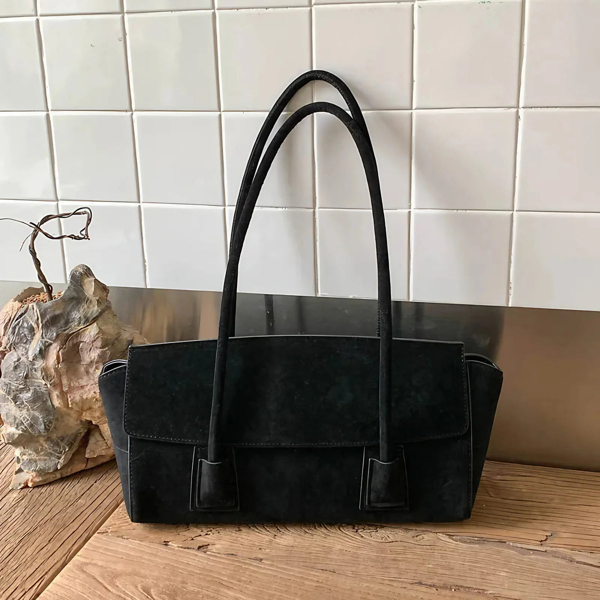 Sac porté épaule femme en faux daim, à rabat, cinq coloris, noir