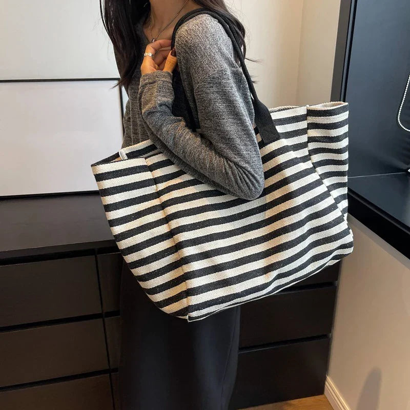 Grand sac de plage rayé façon marinière, toile noire