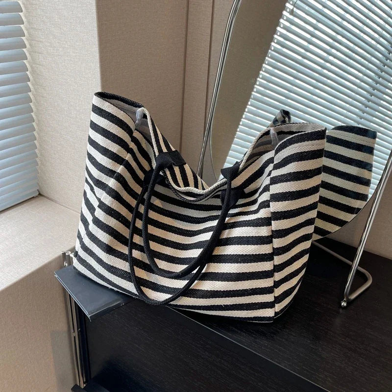 Grand sac de plage rayé façon marinière, toile noire