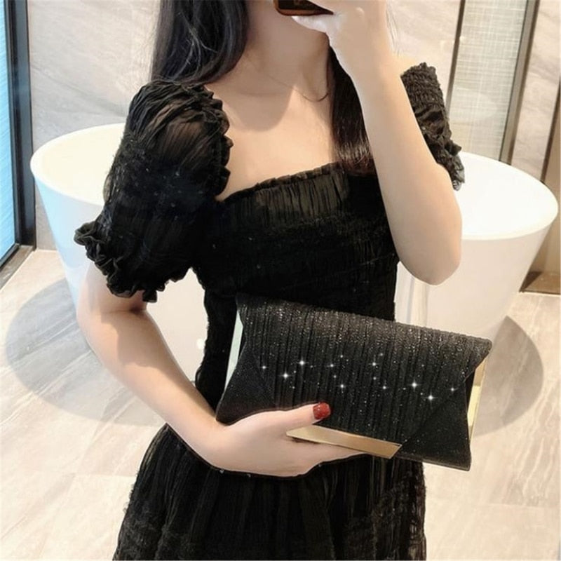 Sac de soirée noir à rabat pailleté, lanière fine, 22 x 14 cm