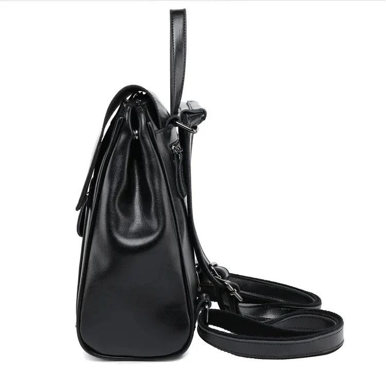 Petit sac à dos femme en similicuir lisse, à rabat