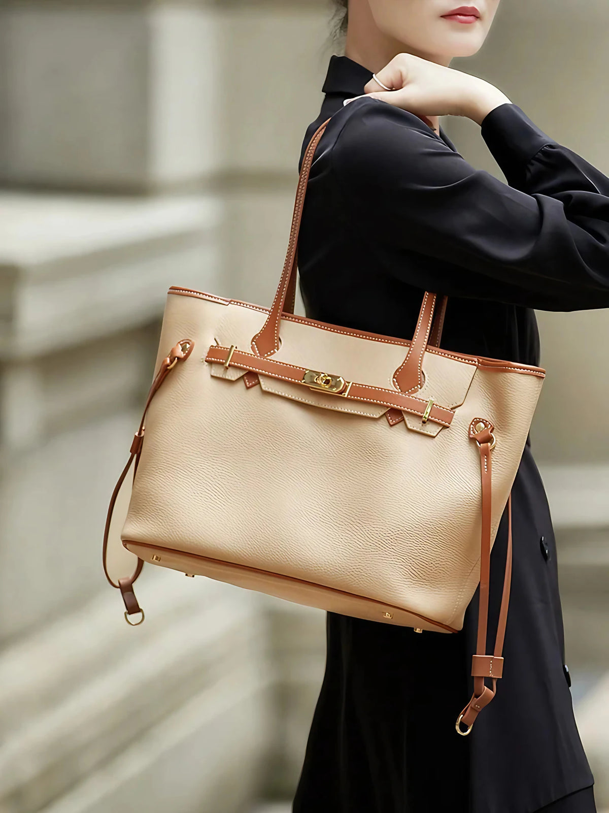 Sac fourre-tout femme évasé, anses marron surpiquées, 39 x 24 cm, beige