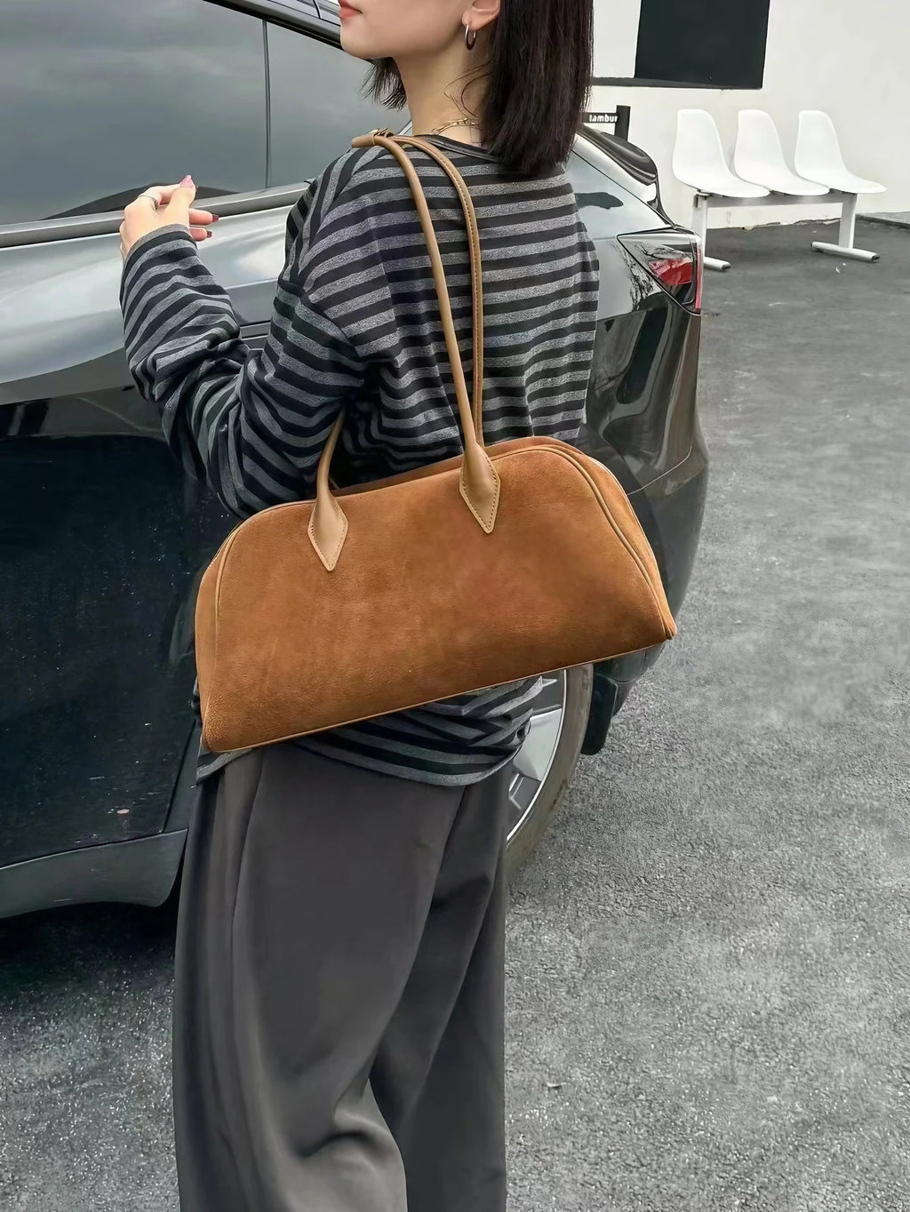 Sac porté épaule femme de forme allongée, quatre coloris, camel