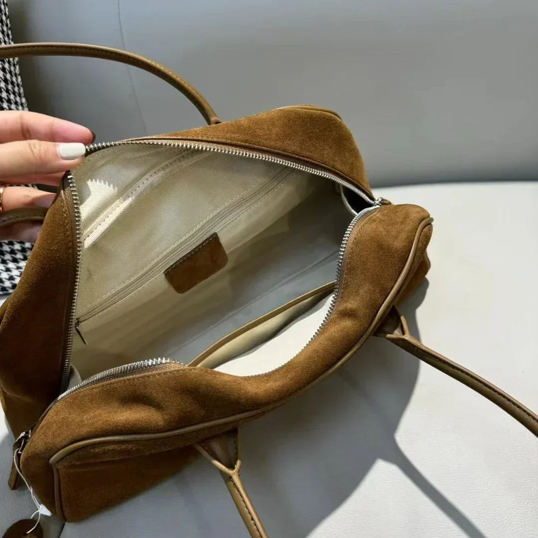Sac porté épaule femme de forme allongée, quatre coloris