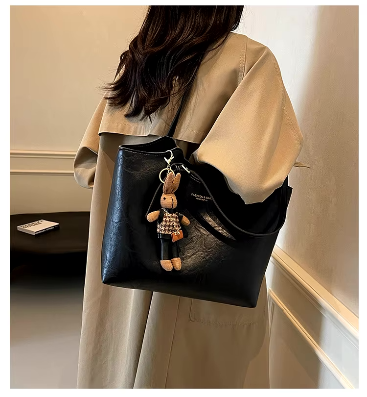 Sac fourre-tout femme en similicuir vieilli, bijou amovible