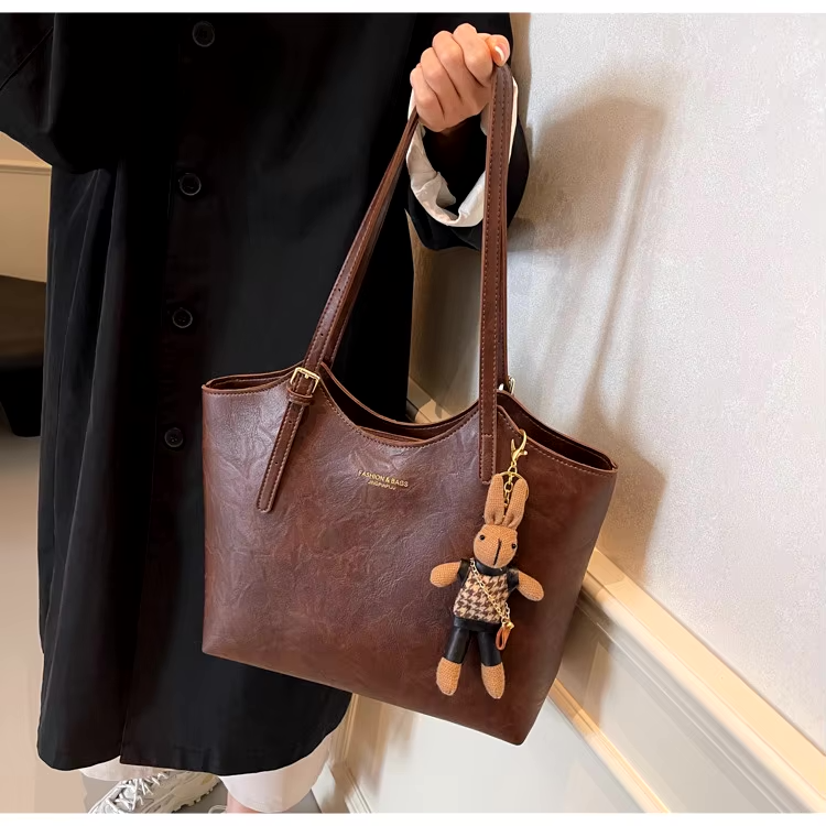 Sac fourre-tout femme en similicuir vieilli, bijou amovible