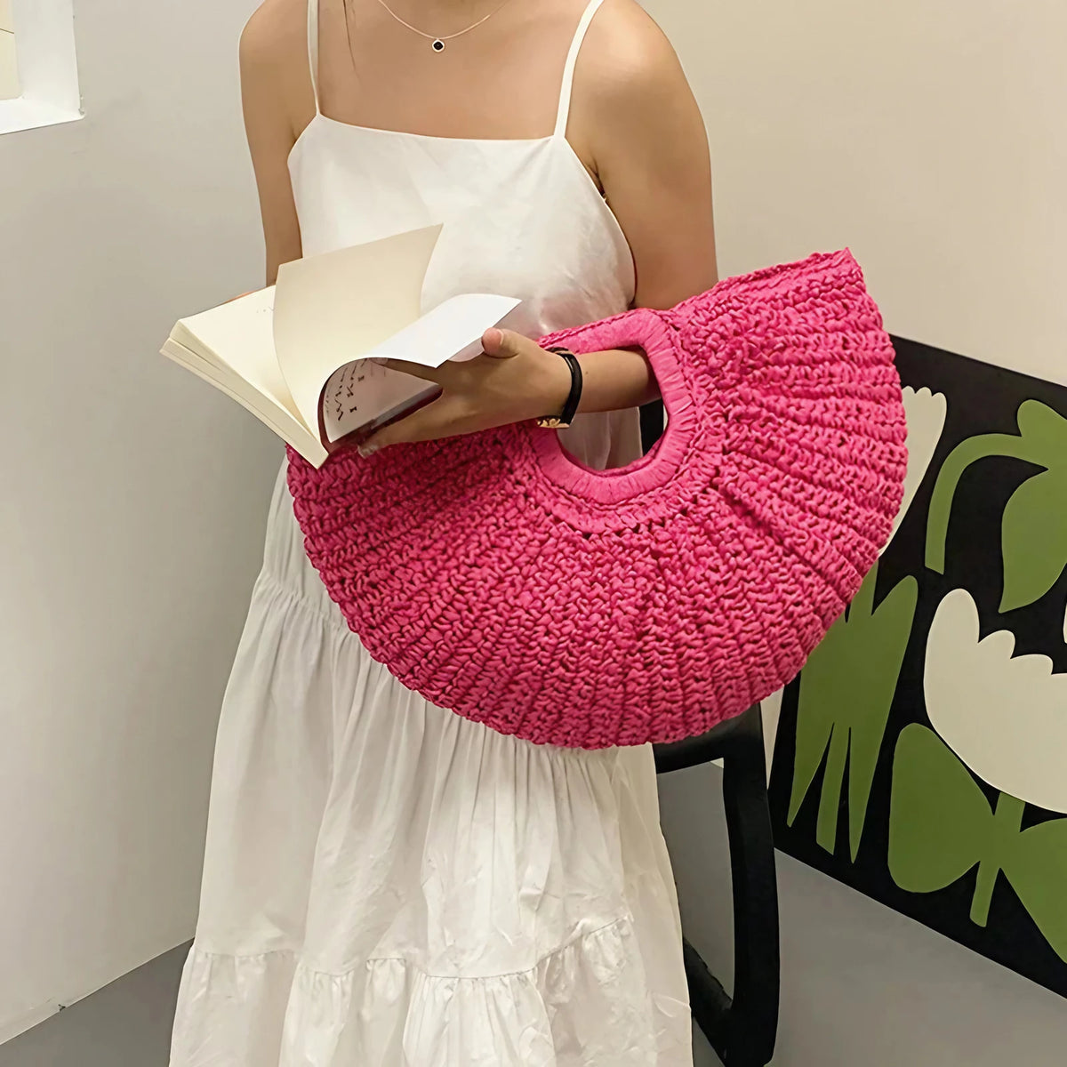 Sac demi-lune tressé femme, porté main ou poignet, 40 x 27 cm, rose