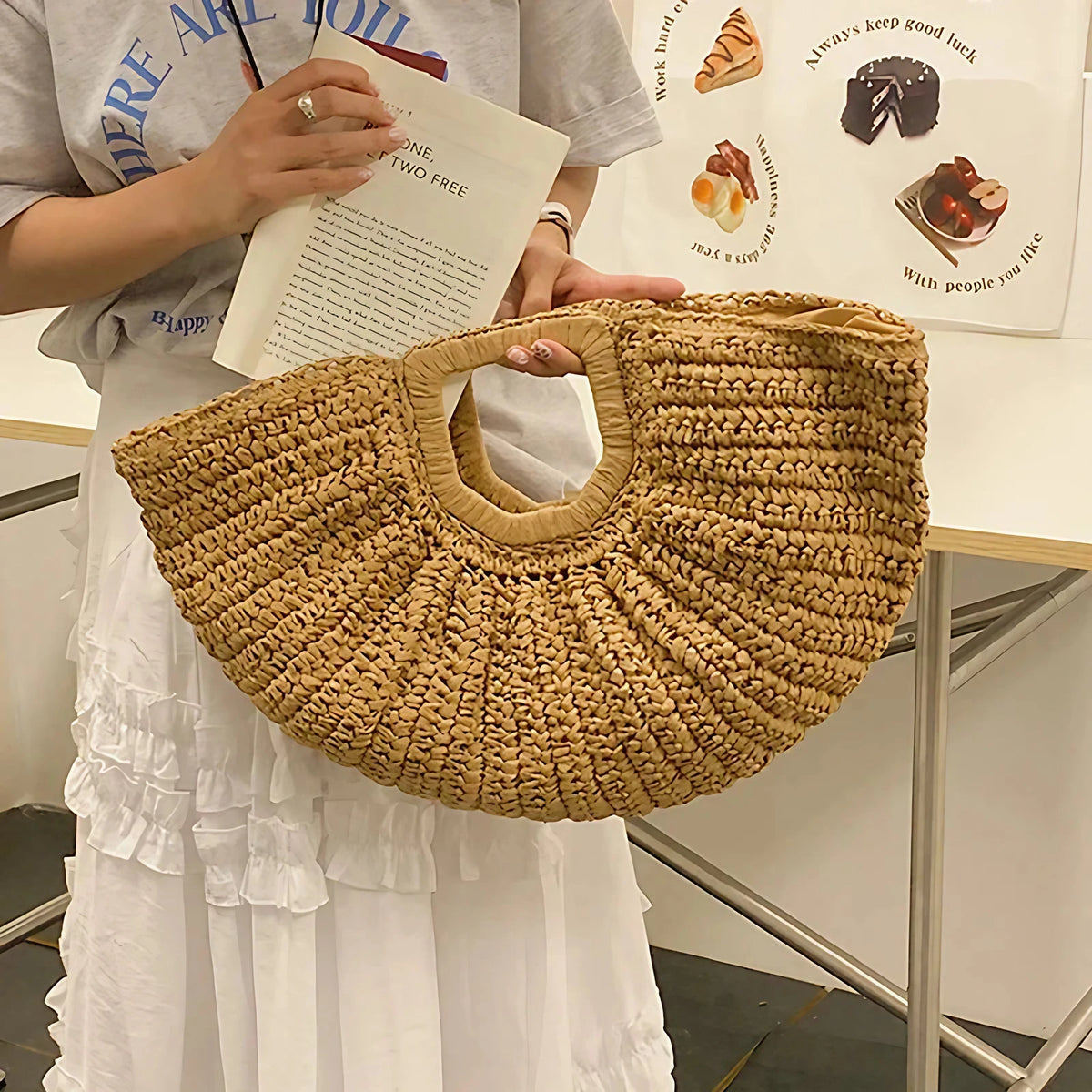 Sac demi-lune tressé femme, porté main ou poignet, 40 x 27 cm, beige