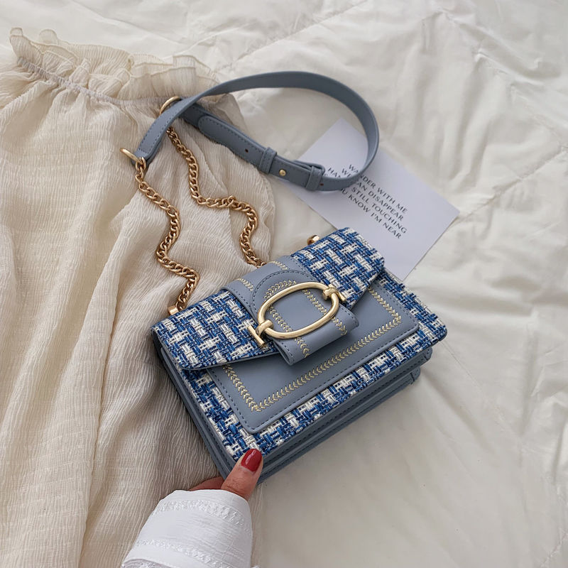 Petit sac bandoulière femme à maillons dorés et rabat aimanté
