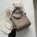 Sac seau femme en similicuir, porté main, épaule ou croisé, gris