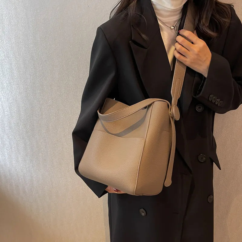 Sac seau femme en similicuir, porté main, épaule ou croisé