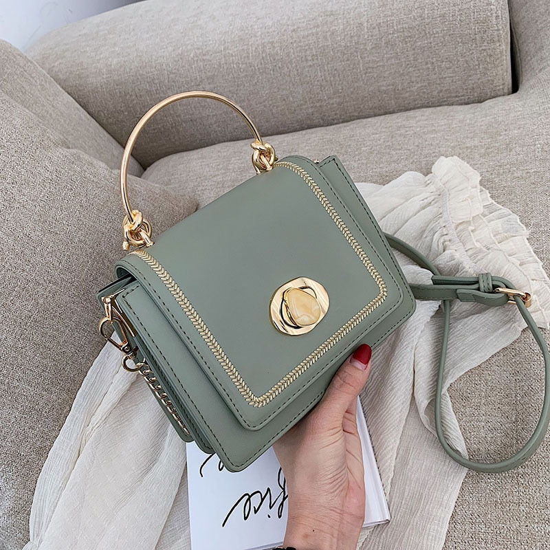 Petit sac carré femme à chaîne dorée et rabat aimanté, vert