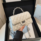 Sac bandoulière matelassé femme, anse rigide et longue chaîne, blanc