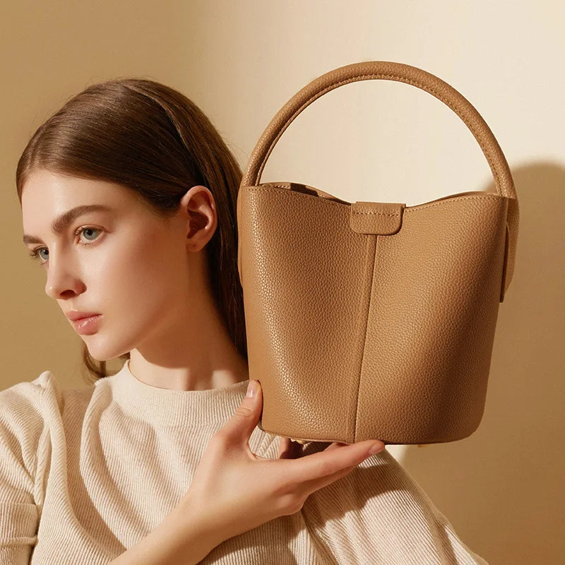 Sac bourse femme à détails dorés, bandoulière amovible