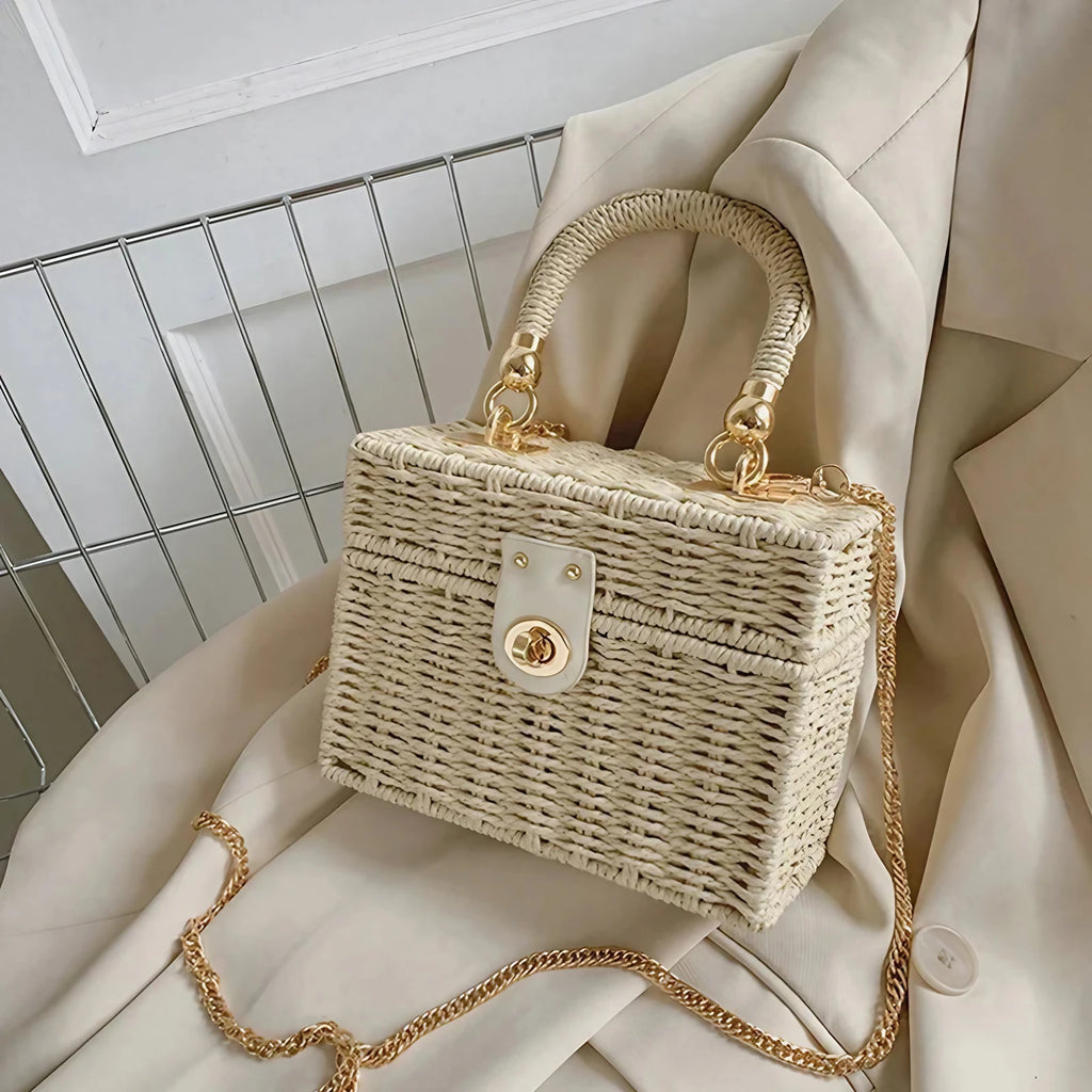 Petit sac carré en paille femme, chaîne dorée amovible