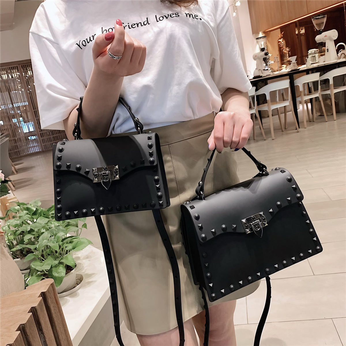 Sac cartable noir femme à clous, deux tailles