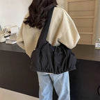 Sac porté épaule femme en nylon, devant froncé, poches à cordon