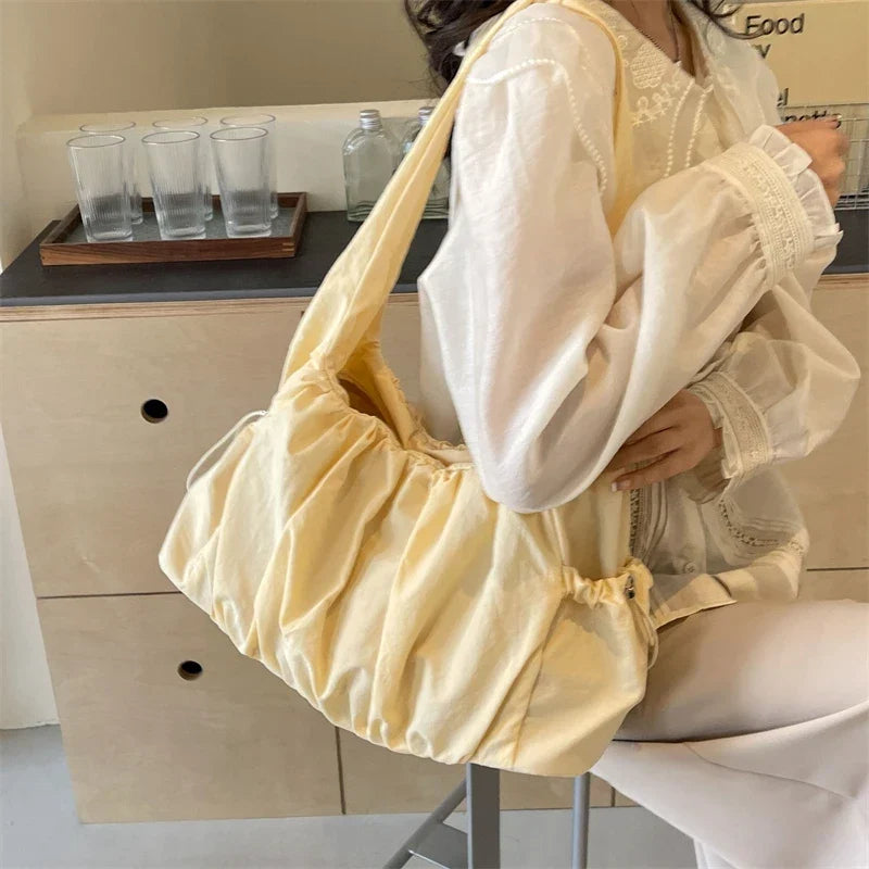 Sac porté épaule femme en nylon, devant froncé, poches à cordon