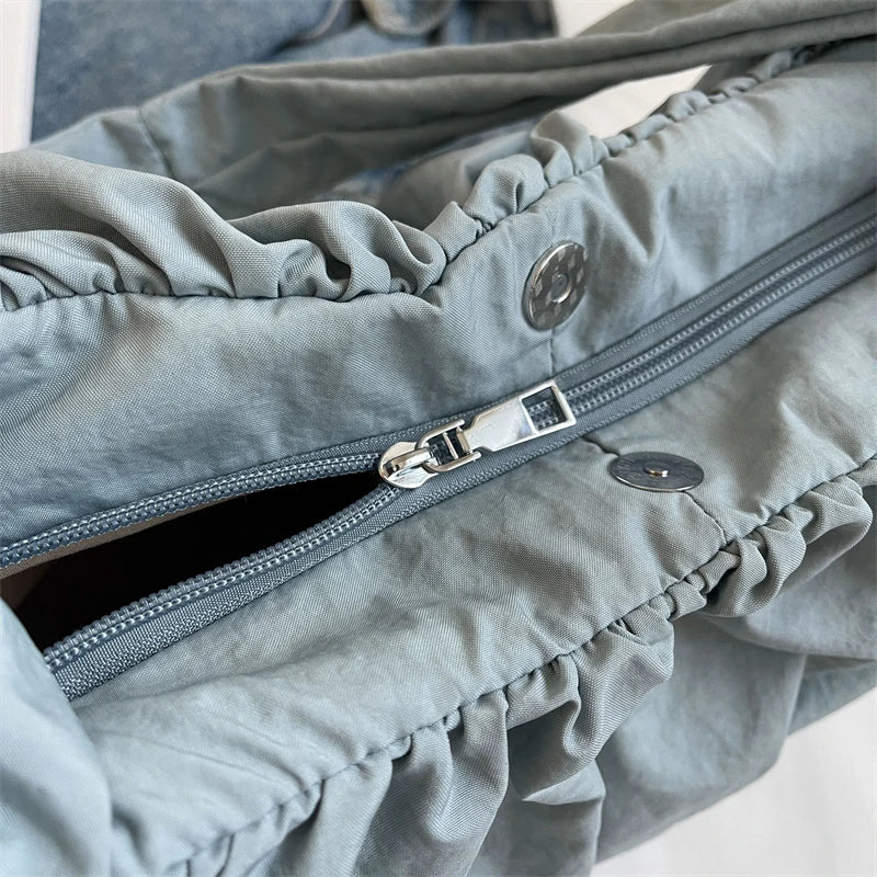 Sac porté épaule femme en nylon, devant froncé, poches à cordon