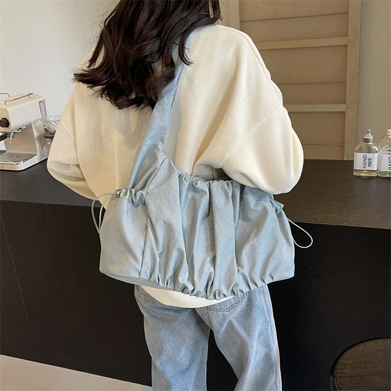 Sac porté épaule femme en nylon, devant froncé, poches à cordon