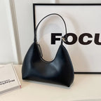 Petit sac hobo femme finition mate, fermeture zippée, noir