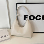 Petit sac hobo femme finition mate, fermeture zippée, crème