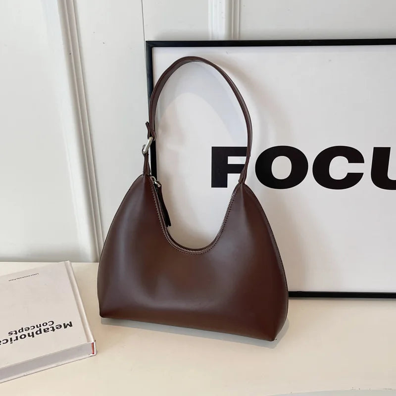 Petit sac hobo femme finition mate, fermeture zippée, marron foncé